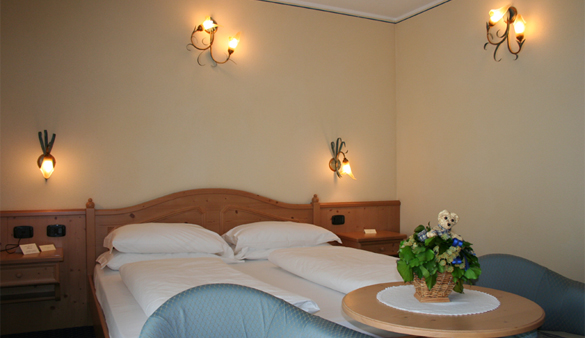 Hotel Flora - Via Tagliede N.98, Livigno 23041 - Room - Standard  1