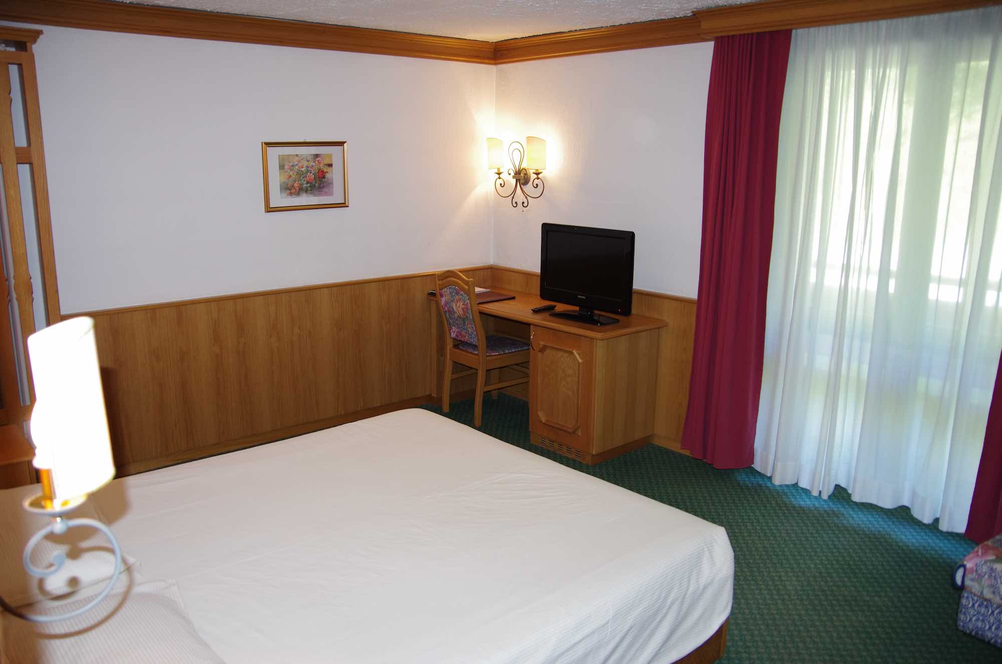 Hotel Intermonti - Via Gerus N.310, Livigno 23041 - Room - Family  1