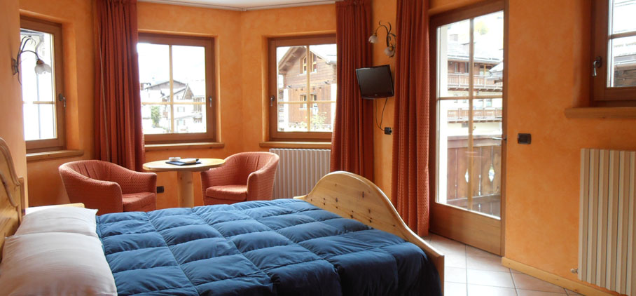 Hotel La Pastorella - Via Plan N.330, Livigno, 23041 - Room - Superior 1