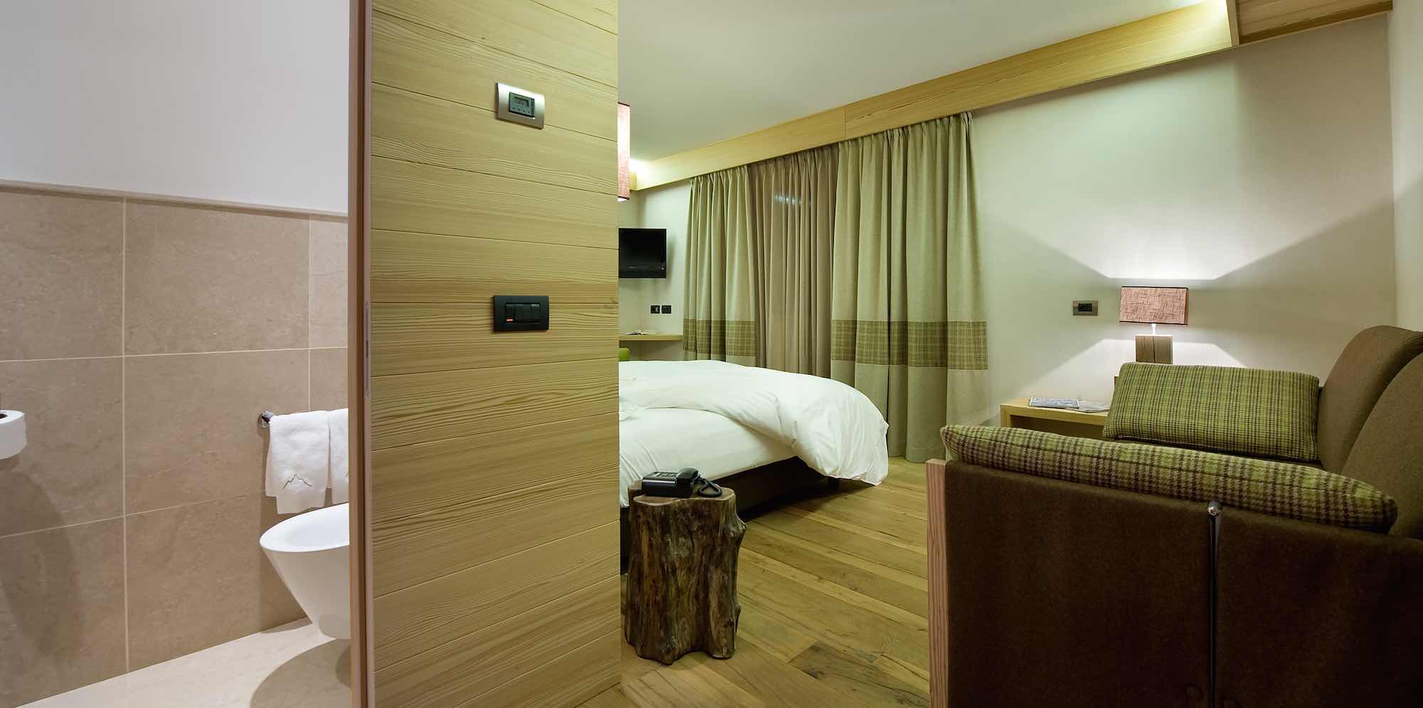 Hotel Larice - Via Botarel 40, Livigno 23041 - Room - Superior 2