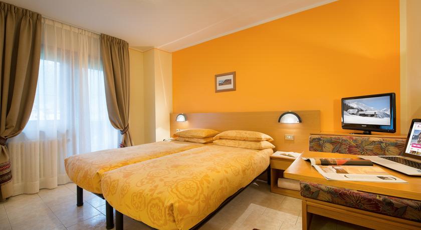 Hotel Oasi - Via Saroch N.1560, Livigno 23041 - Room - Standard  2