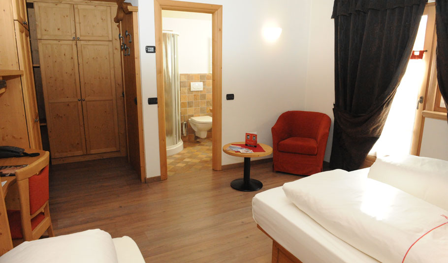 Hotel Meeting - Via Svanon N.68, Livigno 23041 - Room - Double room 3