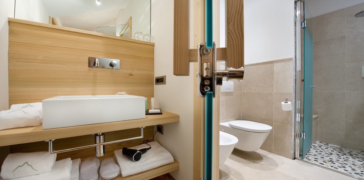 Hotel Larice - Via Botarel 40, Livigno 23041 - Room - Comfort 5