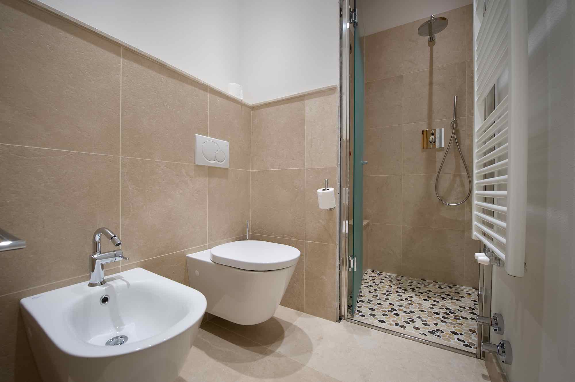 Hotel Larice - Via Botarel 40, Livigno 23041 - Room - Comfort 6